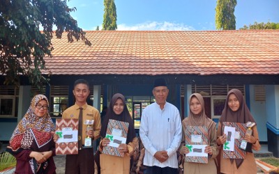 SISWA SMA Negeri Plus Provinsi Riau RAIH JUARA DI MTQ TINGKAT Kabupaten Kampar
