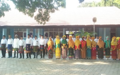 Civitas Akademik SMA Negeri Plus Provinsi Riau Melaksanakan Upacara Peringatan Hari Sumpah Pemuda