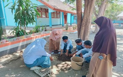 Siswa Fase- E SMA Negeri Plus Provinsi Riau Melakukan Kegiatan P5 dengan Tema Kewirausahaan