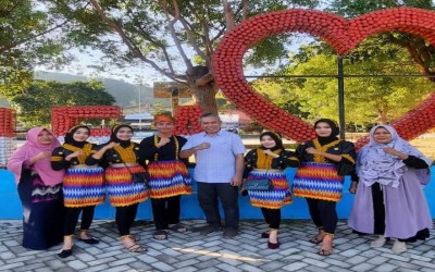 Ekskul Tari SMA Negeri Plus Provinsi Riau Mengikuti Roadshow HUT ke-16 TVRI Riau