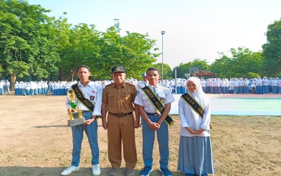 Penyerahan PIALA JUARA 1 TENIS MEJA BUPATI CUP SE-NTB dan Apresiasi Kepada Ketua dan Wakil Ketua OSIS Sebagai Ketua Umum II FOSISMA dan Anggota Bidang Kepemimpinan & Demokrasi FOSISMA Riau